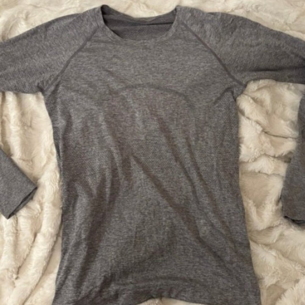 grey long sleeved Lululemon top